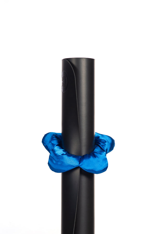 1) yoga mat scrunchie keeping mat neatly rolled – MatBloom
2) pink mat carrier – silk strap alternative
3) cobalt blue yoga mat scrunchie – flower shaped
4) pilates mat scrunchie – made in Canada
5) luxury silk yoga mat carrier – no buckle